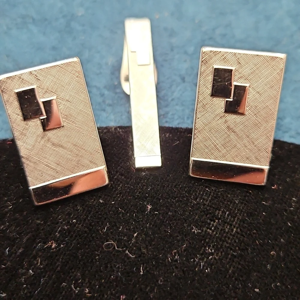 Swank Silvertone Vintage Cufflinks and Tie Clip Gift Set